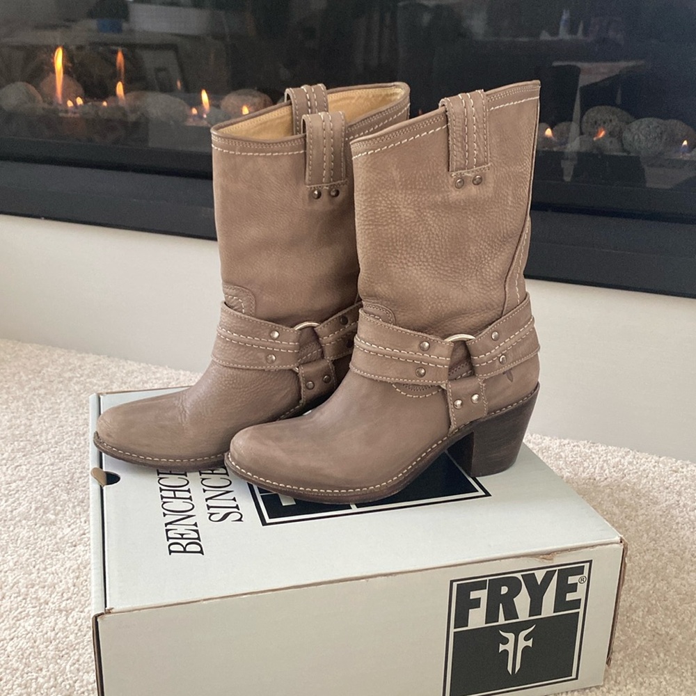 Frye Carmen Harness grey short boot